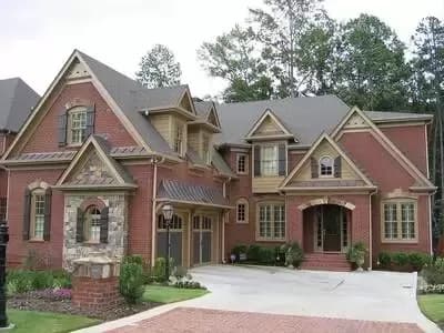 Grand Outdoor Living Area