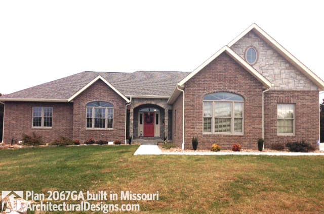 build gallery item - House Plan 2067GA comes to life in Missouri!