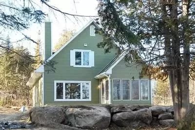 Nature-Embracing Chalet