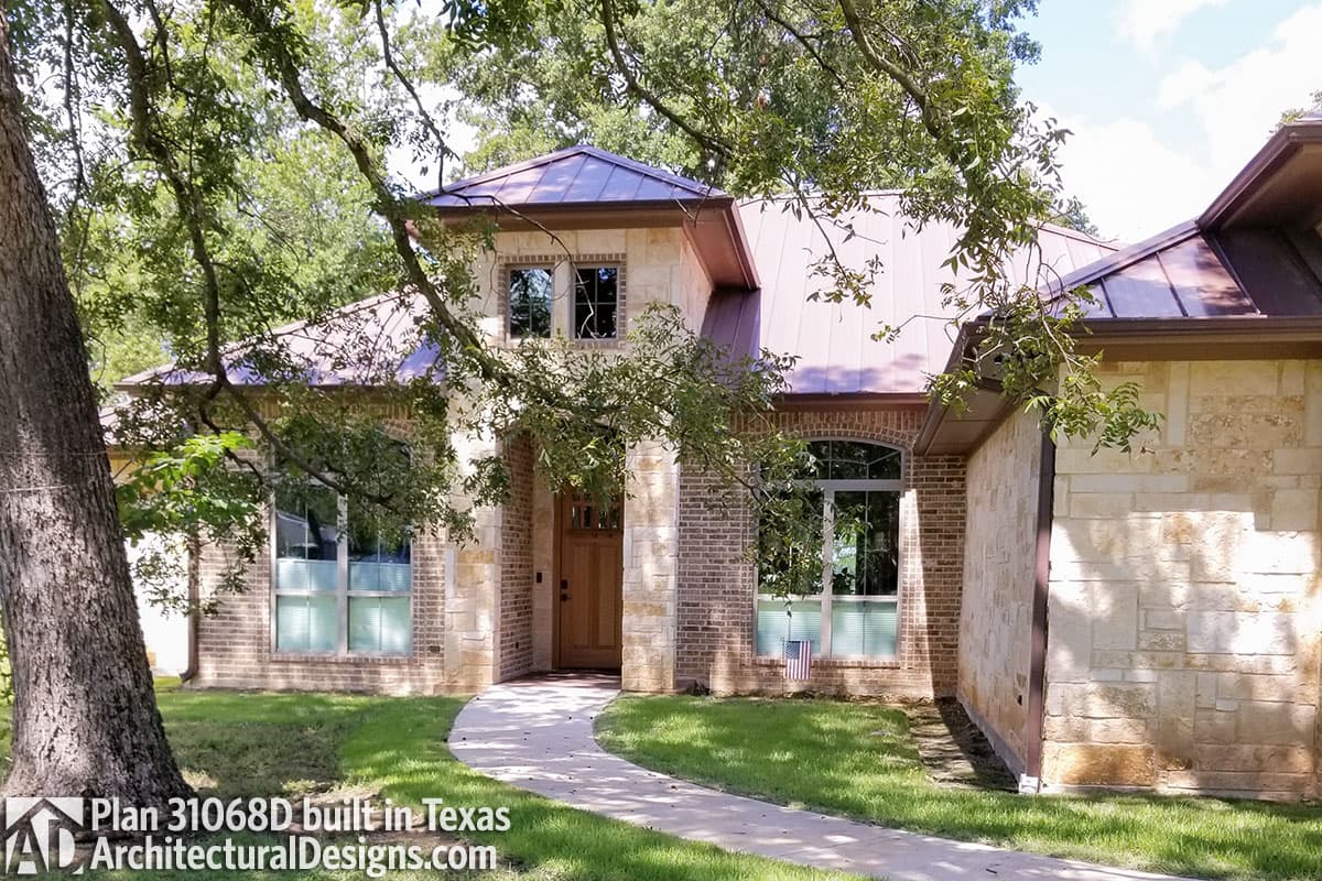 build gallery item - House Plan 31068D comes to life in Texas