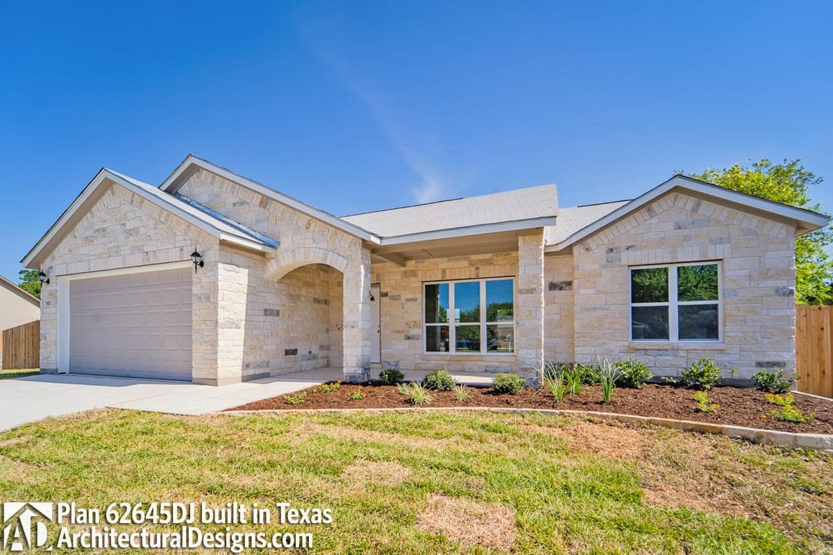 build gallery item - House Plan 62645DJ Comes to Life in Texas