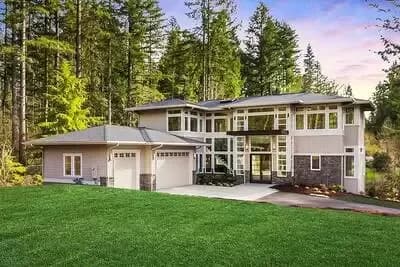 4 Bed Modern with Open Floor Plan