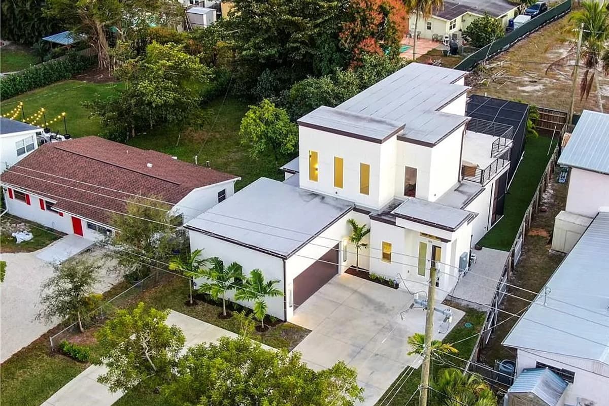 Plan 31846DN: Modern House Plan with Upstairs Lounge and Balcony - 2583 Sq Ft - Image #26 - Contemporary, Mid Century Modern, Modern