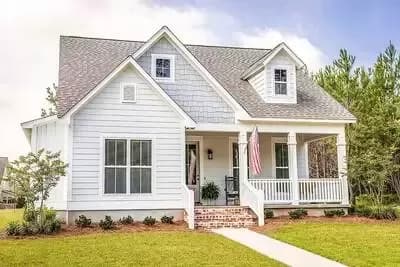Cozy Cottage with Carport in Back