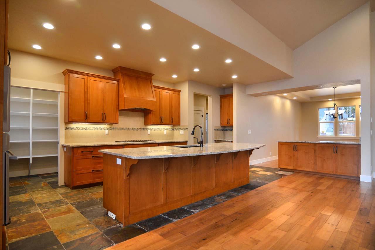 Plan 72846DA: Eye-Catching Craftsman with Vaulted Great Room