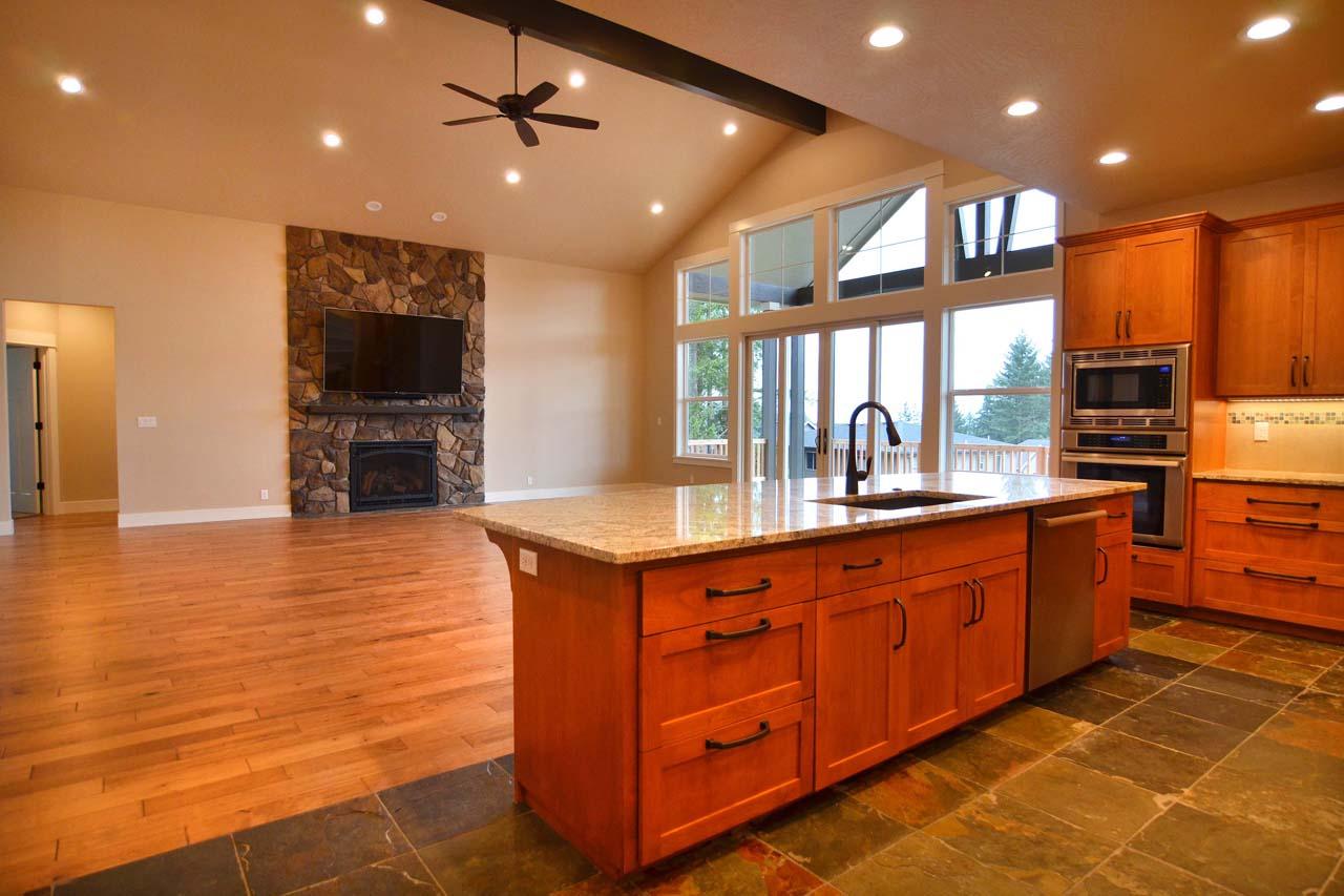 Plan 72846DA: Eye-Catching Craftsman with Vaulted Great Room
