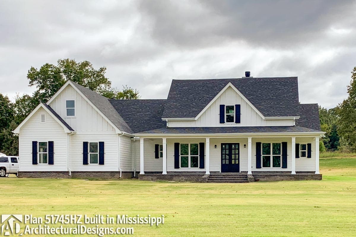Plan 51745HZ: Country House Plan with Flex Space and Bonus Room - 2469 Sq Ft - Image #11 - Country, Farmhouse, Traditional