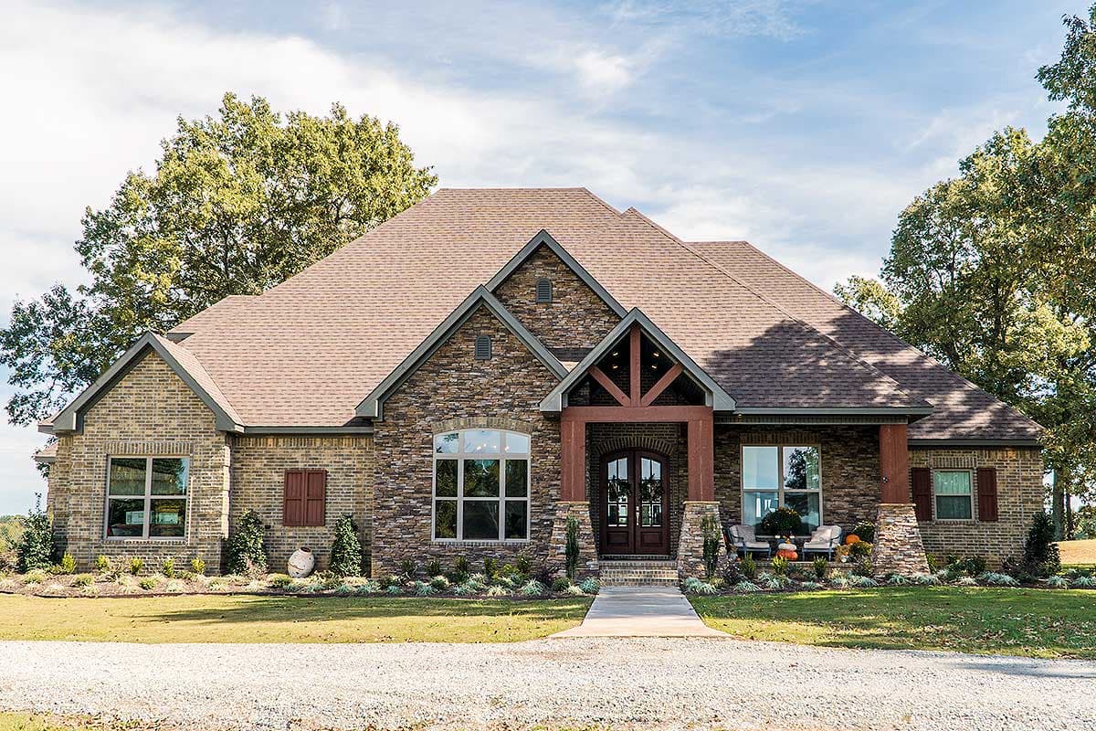 Plan 70530MK: 4 Bed Southern Craftsman with Side-Load Garage - 2676 Sq Ft - Image #4 - Craftsman, Rustic, Southern