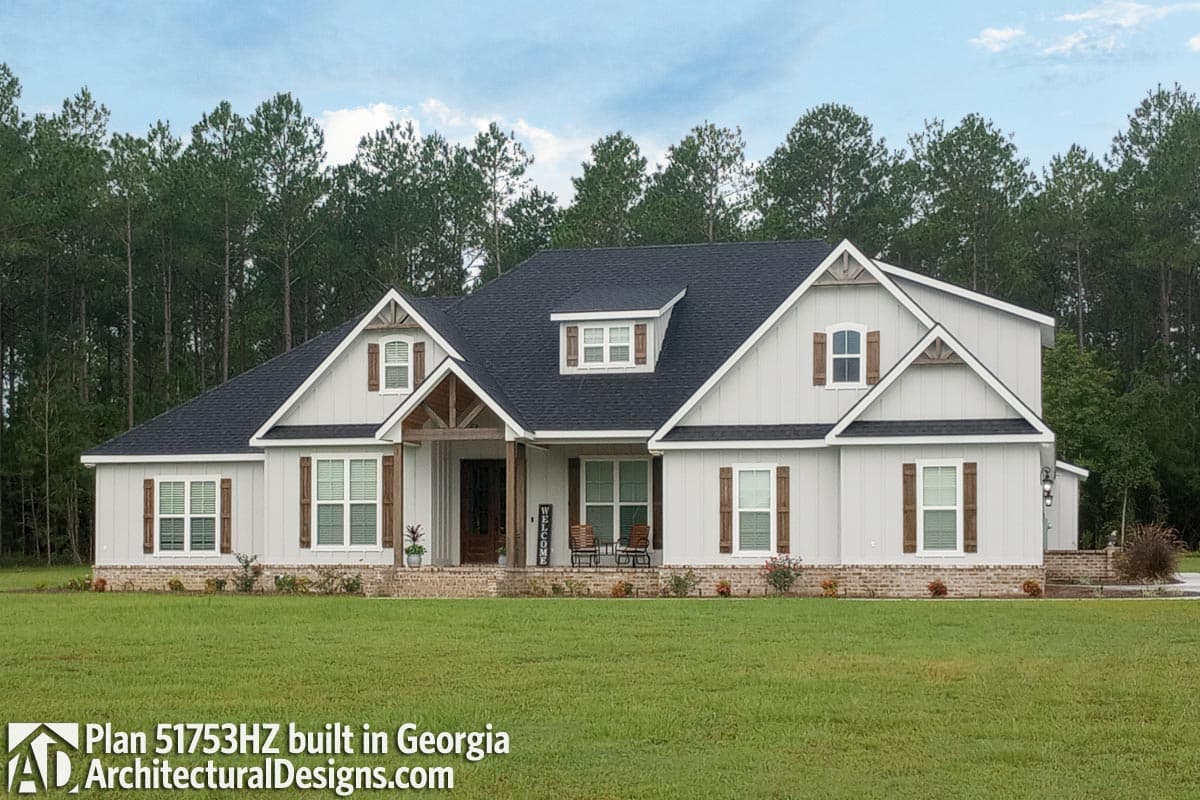 Plan 51753HZ: 4-Bed Craftsman House Plan with Optionally Finished Bonus Room Over Garage - 2641 Sq Ft - Image #6 - Country, Craftsman