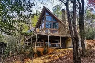  Mountain Cottage with Vaulted Interior