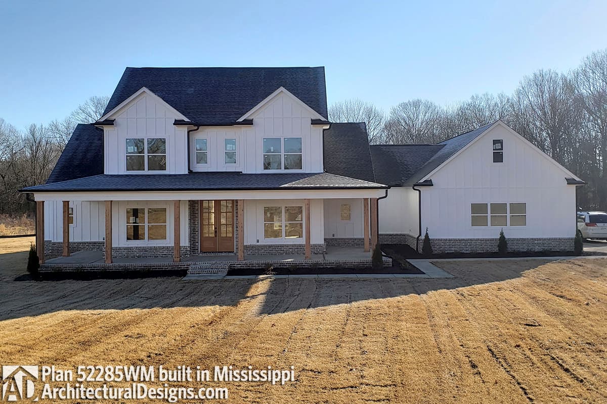 build gallery item - Farmhouse Plan 52285WM Comes to Life in Mississippi