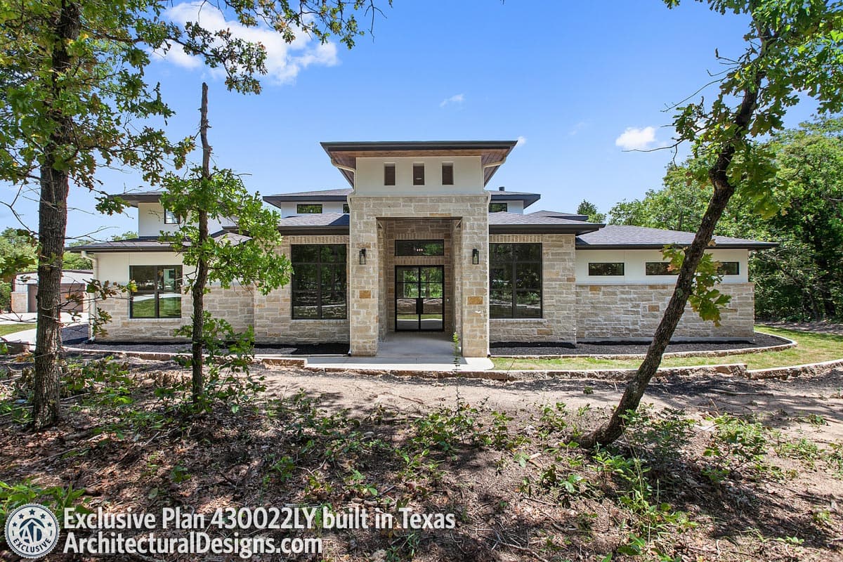 build gallery item - Exclusive House Plan 430022LY Comes to Life in Texas