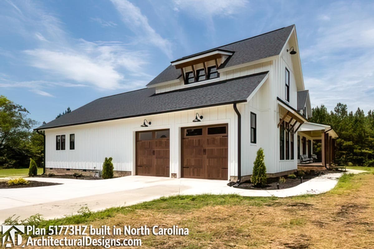 ドスンと一軒家 House Plan 51773HZ comes to life in North Carolina