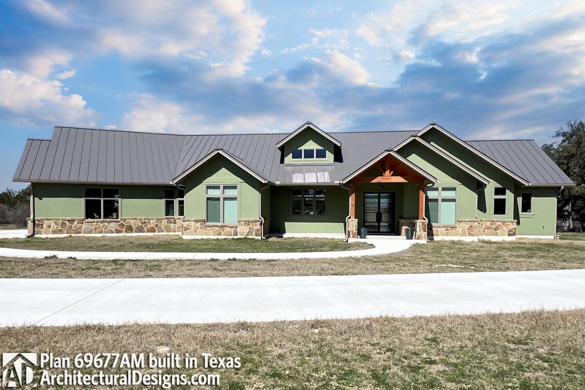 Plan 69677AM: Handsome Craftsman House Plan - 2493 Sq Ft - Image #4 - Craftsman, Northwest, Ranch