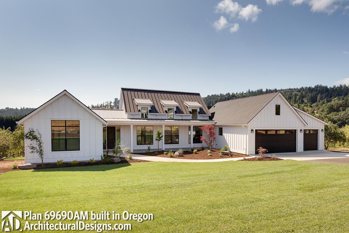 build gallery item - Modern Farmhouse Plan 69690AM Comes to Life in Oregon