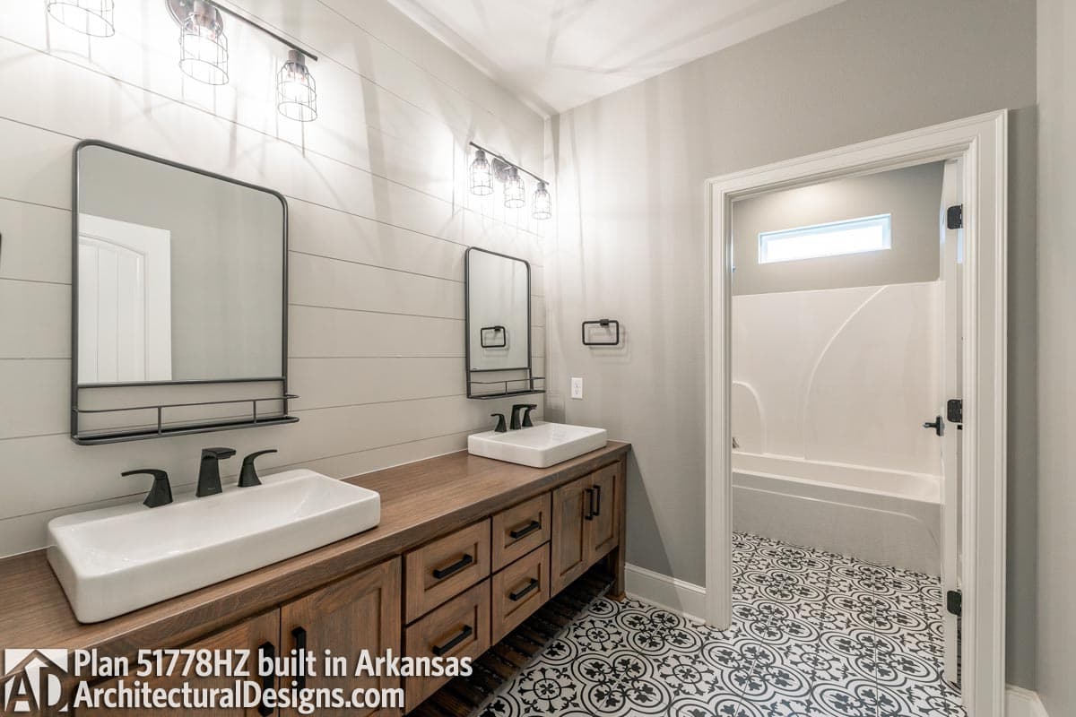 Client Photo id:  305219