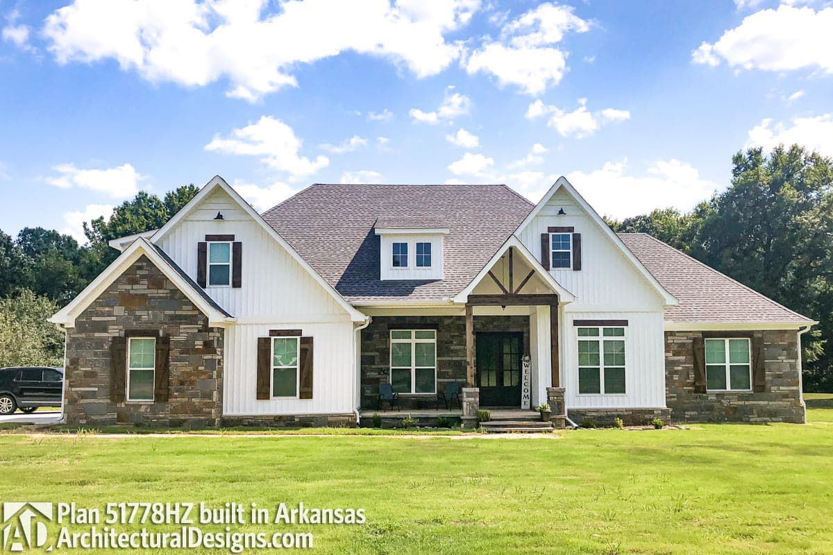 Plan 51778HZ: Open-Concept 4-Bed Craftsman Home Plan with Bonus Over Garage - 2589 Sq Ft - Image #4 - Country, Craftsman