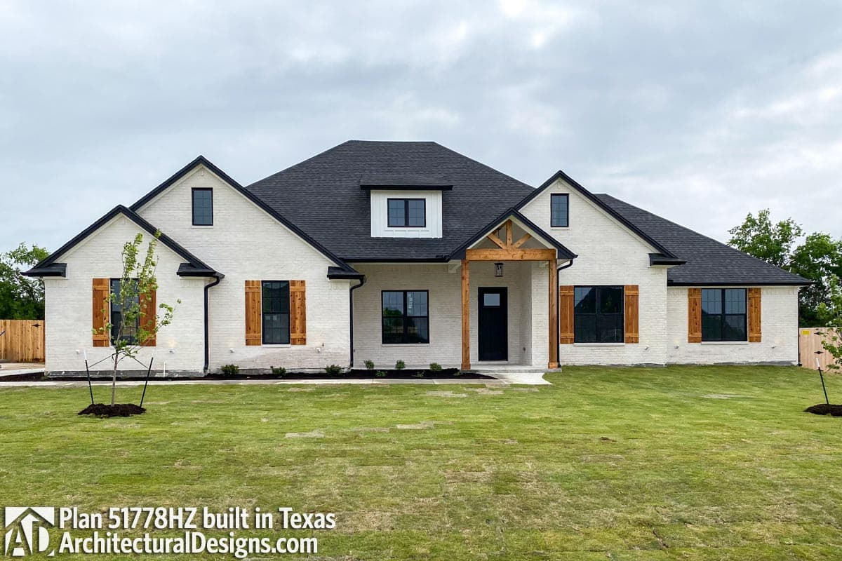 Plan 51778HZ: Open-Concept 4-Bed Craftsman Home Plan with Bonus Over Garage - 2589 Sq Ft - Image #5 - Country, Craftsman