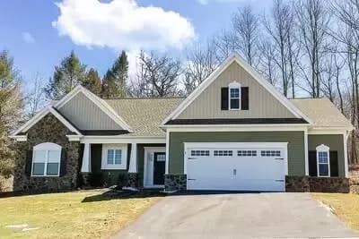 Single-Level 3-Bed House Plan with Split Bed Layout