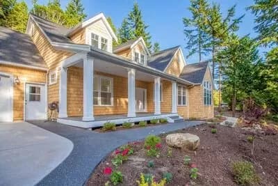 Beautiful 4-Bedroom Country House Plan with Vaulted Great Room