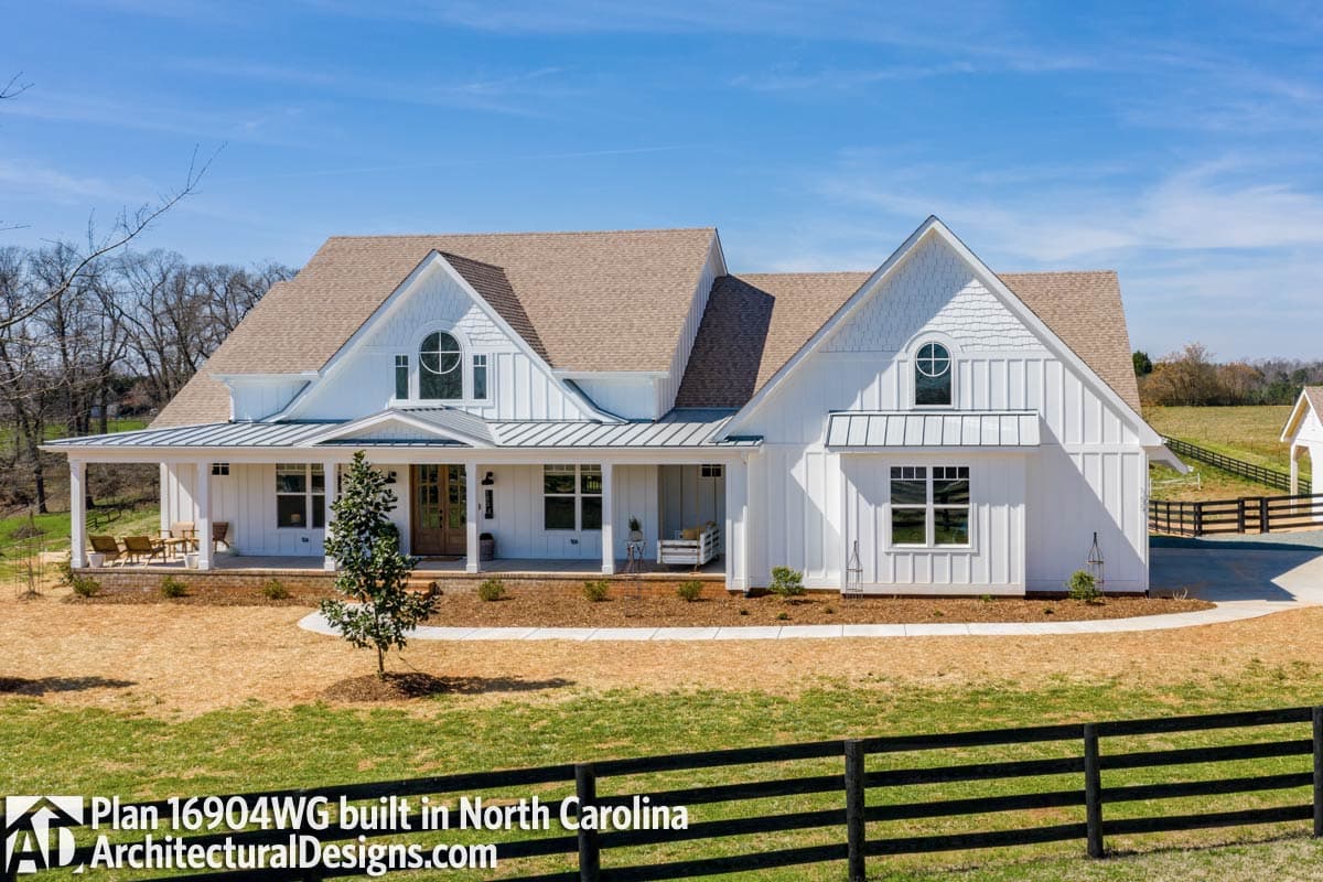 Plan 16904WG: Modern Farmhouse with Two Bonus Rooms - 2787 Sq Ft - Image #5 - Country, Farmhouse, Modern Farmhouse, New American, Ranch, Southern