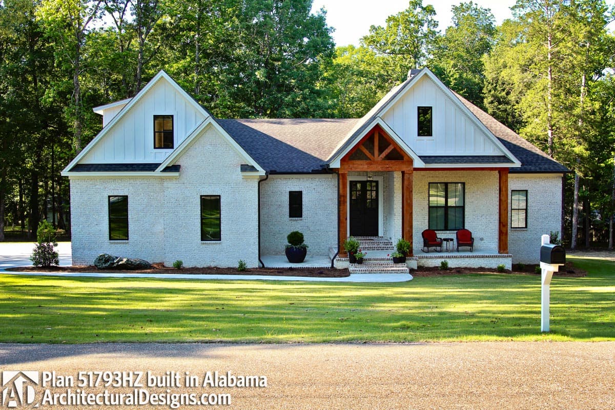 Plan 51793HZ: 4-Bed Country Craftsman House Plan with 2-Car Garage - 2373 Sq Ft - Image #16 - Country, Craftsman, Traditional