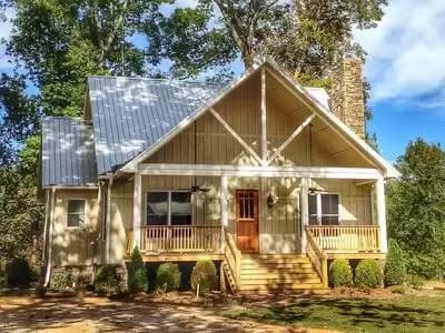 Beautfiul Cottage with 2 Master Suites and a Bonus Room