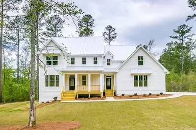 Stunning 4-Bed Modern Farmhouse with Bonus Room