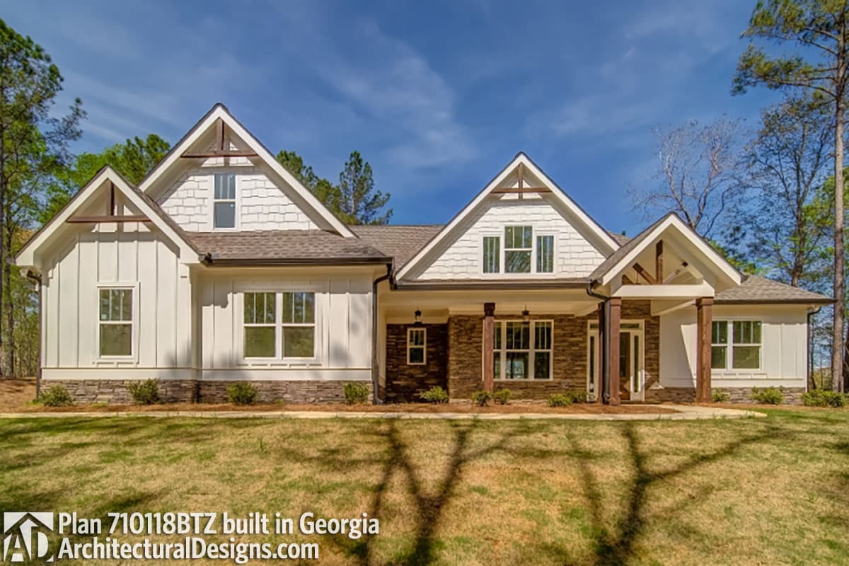 House plan exterior: Modern Farmhouse style, one story, with board and batten siding, stone accents, and covered entry.