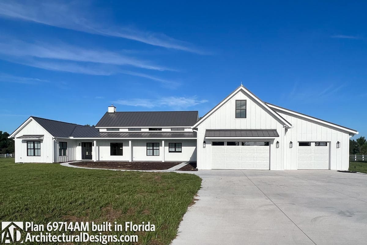 build gallery item - Modern Farmhouse Plan 69714AM Comes to Life in Florida
