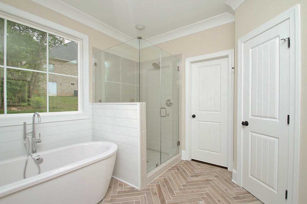 Plan 710129BTZ: 4-Bedroom House Plan with Courtyard-Entry Garage - 2419 Sq Ft - Image #9 - New American, Traditional