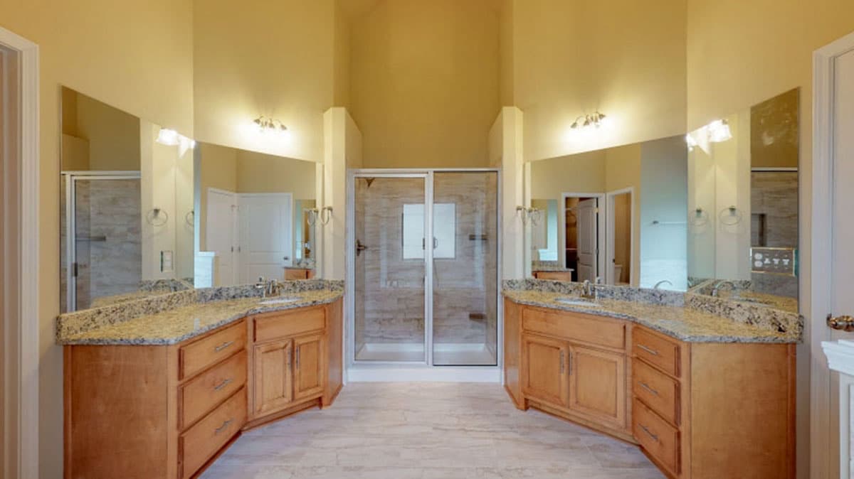 Plan 710134BTZ: 4-Bed Traditional House Plan with Upstairs Bonus Room - Image #11 - Southern, Traditional