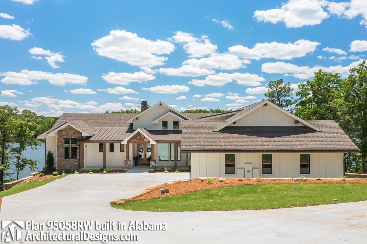 build gallery item - New American Farmhouse Plan 95058RW Comes to Life in Tennessee