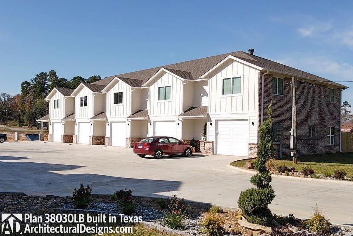 build gallery item - Multiplex Plan 38030LB Comes to Life in Texas