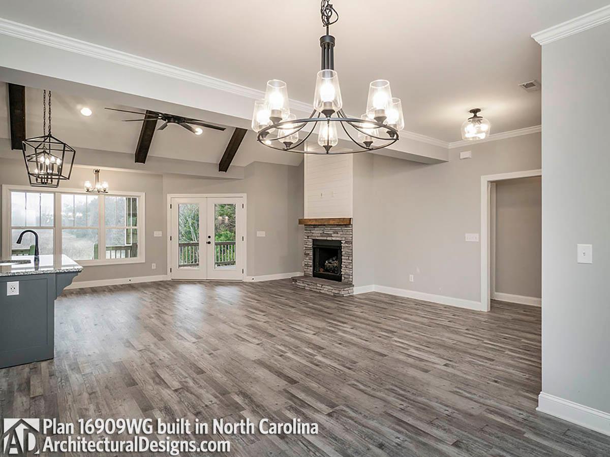 Client Photo id:  366104