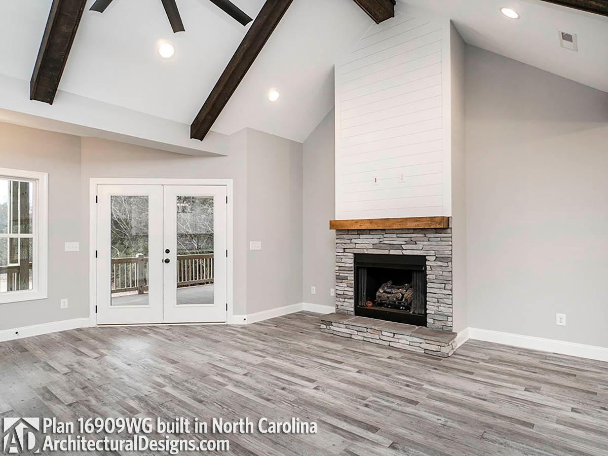 Client Photo id:  366103