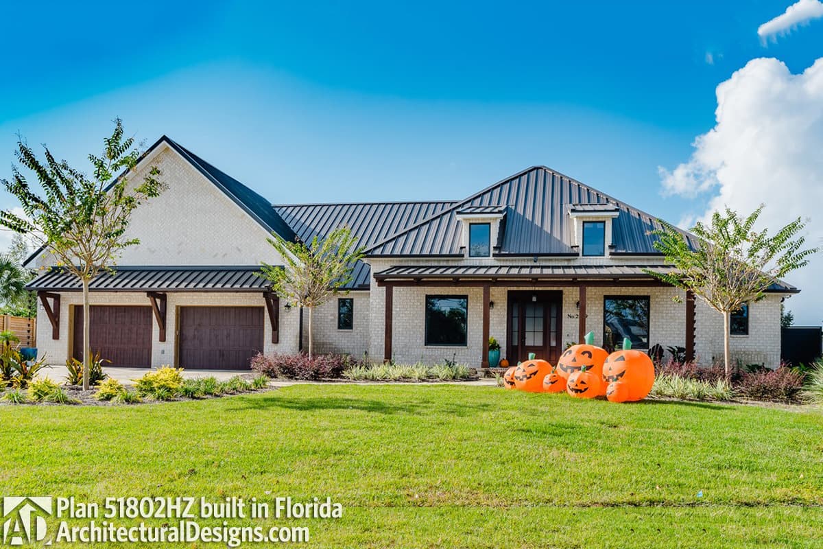 build gallery item - Southern Home Plan 51802HZ Comes to Life in Tennessee