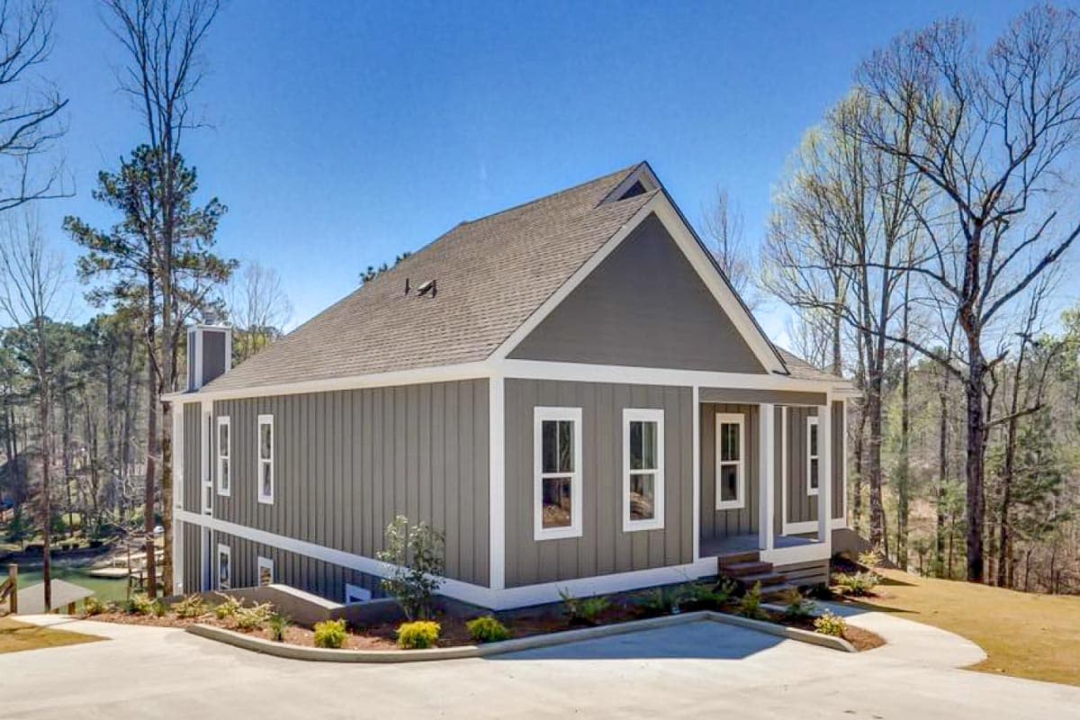 House plan exterior: One-story Modern Farmhouse with board-and-batten siding, gable roof, and covered porch with square columns.
