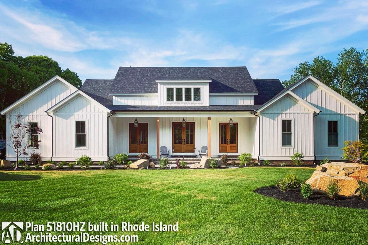 Plan 51810HZ: Stylish 4-Bed Modern Farmhouse Plan with Vaulted Master Suite - 3076 Sq Ft - Image #10 - Country, Craftsman, Farmhouse, Modern Farmhouse, New American, Traditional