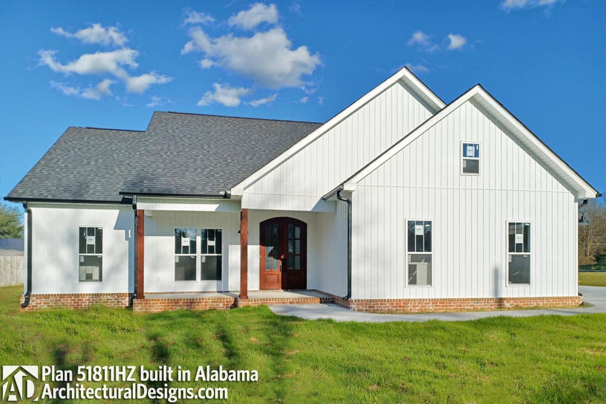 Plan 51811HZ: 3-Bed New American Ranch Home Plan - 1398 Sq Ft - Image #4 - Country, Farmhouse, New American, Ranch, Southern, Traditional