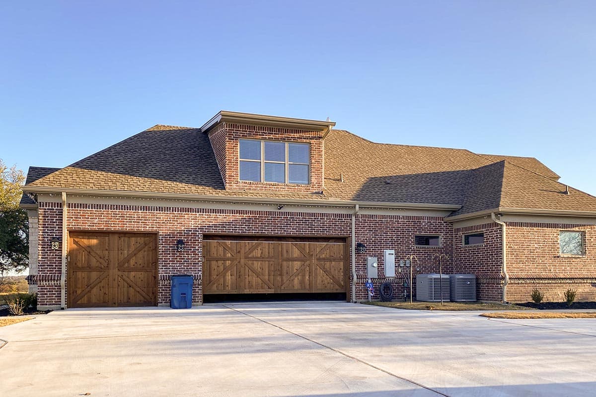 Plan 68646VR: Split-Bedroom House Plan with Open and Beamed Family Room - 3500 Sq Ft - Image #4 - Country, Hill Country, Ranch