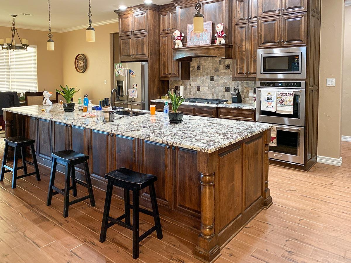 Plan 68646VR: Split-Bedroom House Plan with Open and Beamed Family Room - 3500 Sq Ft - Image #12 - Country, Hill Country, Ranch