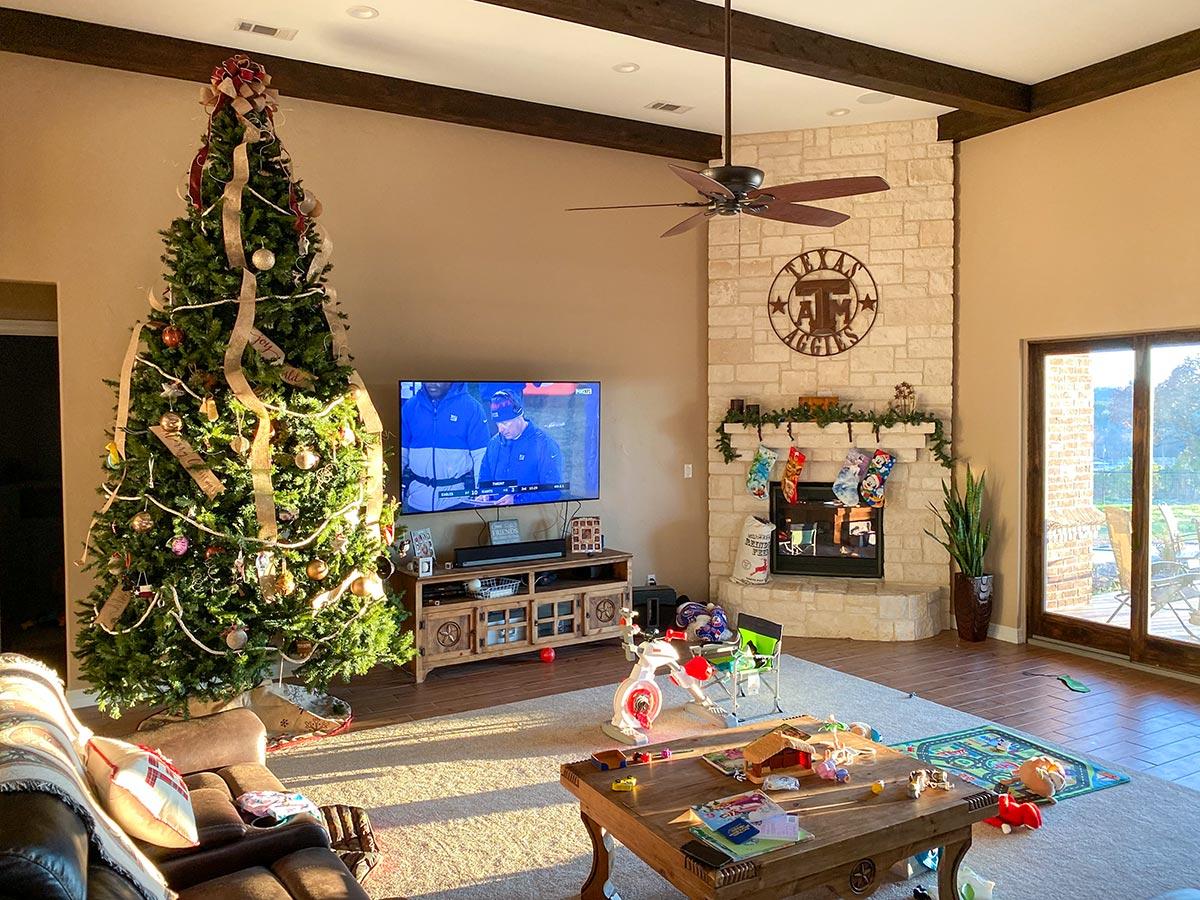 Plan 68646VR: Split-Bedroom House Plan with Open and Beamed Family Room - 3500 Sq Ft - Image #14 - Country, Hill Country, Ranch