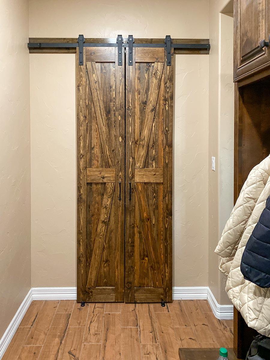 Plan 68646VR: Split-Bedroom House Plan with Open and Beamed Family Room - 3500 Sq Ft - Image #16 - Country, Hill Country, Ranch