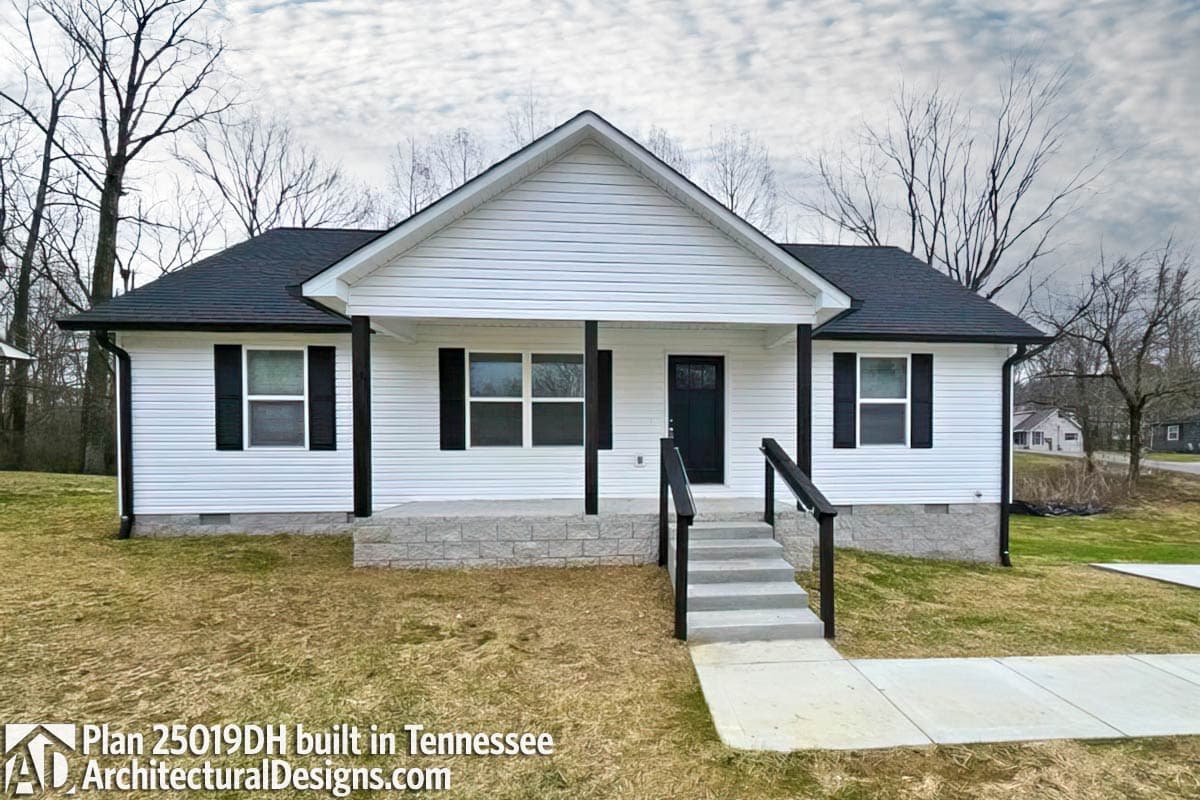 Plan 25019DH: 3-Bed Southern Country Home Plan with Split Bedrooms - 1035 Sq Ft - Image #4 - Country, Ranch, Southern