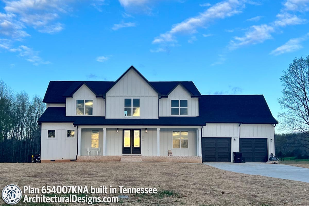 build gallery item - Exclusive Farmhouse Plan 654007KNA Comes to Life in Tennessee
