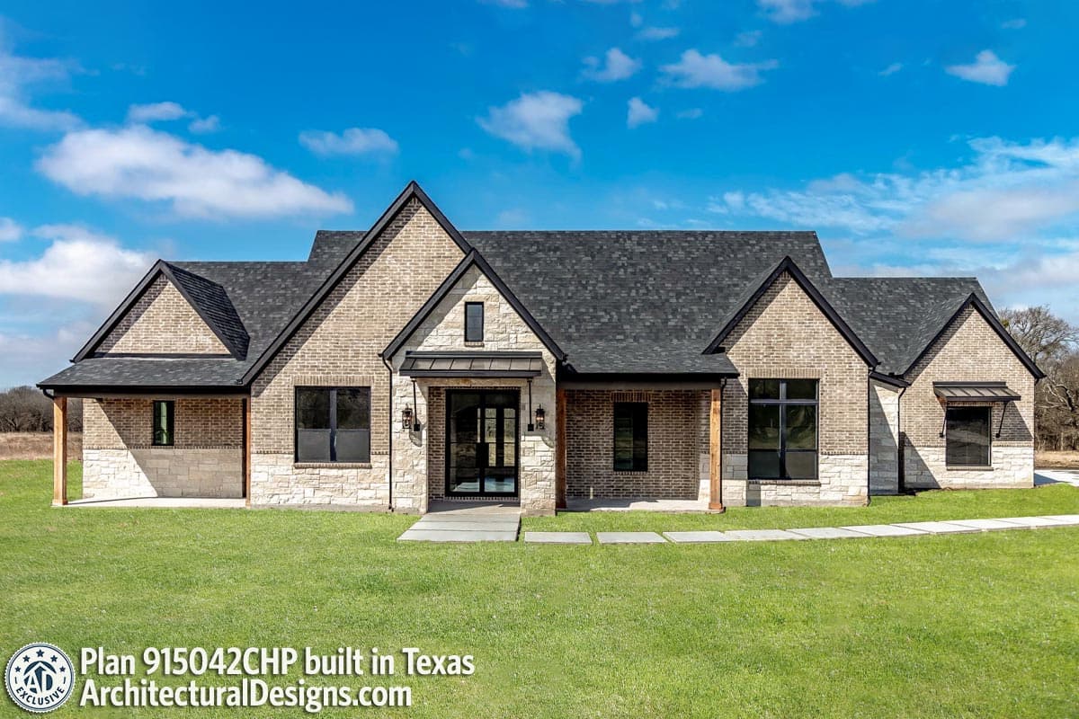 build gallery item - Exclusive House Plan 915042CHP comes to life in Texas