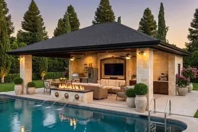 Poolhouse with Firepit, Fountains and 3-Side Access