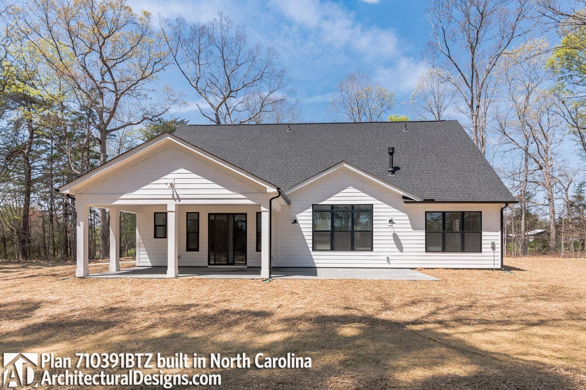 Plan 710391BTZ: 3-Bed Modern Farmhouse with Flex Room and Pocket Home Office - 2258 Sq Ft - Image #5 - Country, Craftsman, Farmhouse, Modern Farmhouse, New American