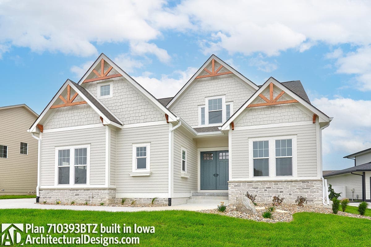 build gallery item - Transitional House Plan 710393BTZ Comes to Life in Iowa